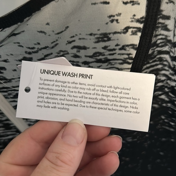 NWT Guess SS waves burnout tee size M - Picture 4 of 8